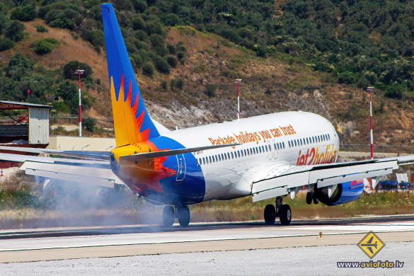 Boeing 737-8AL